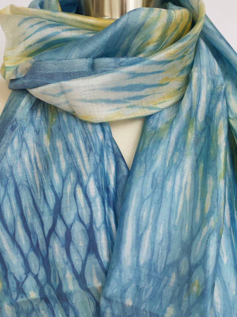 552A7022.jpg Adiv scarf made of Indigo