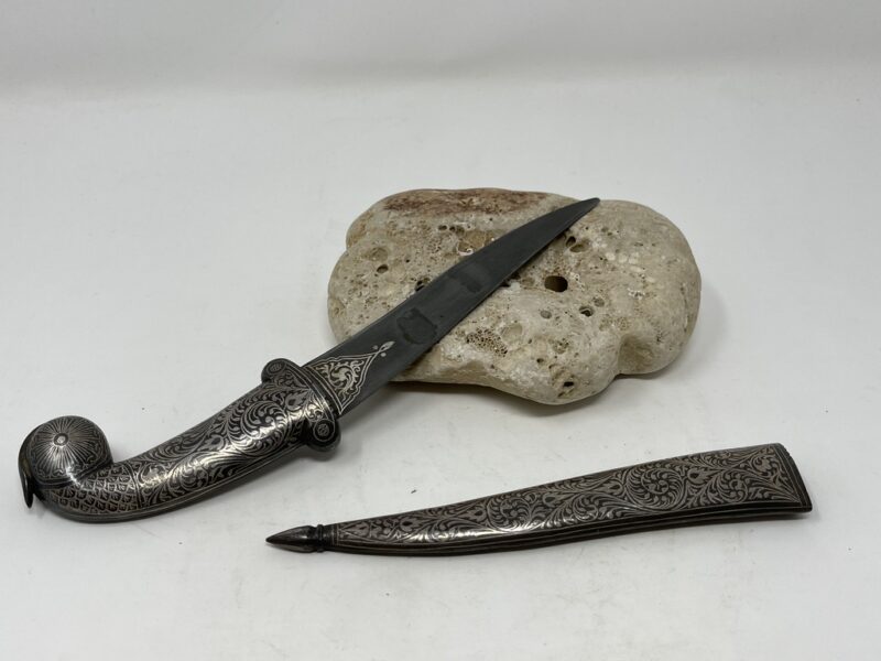 UNADJUSTEDNONRAW_thumb_c65.jpg Decorative dagger