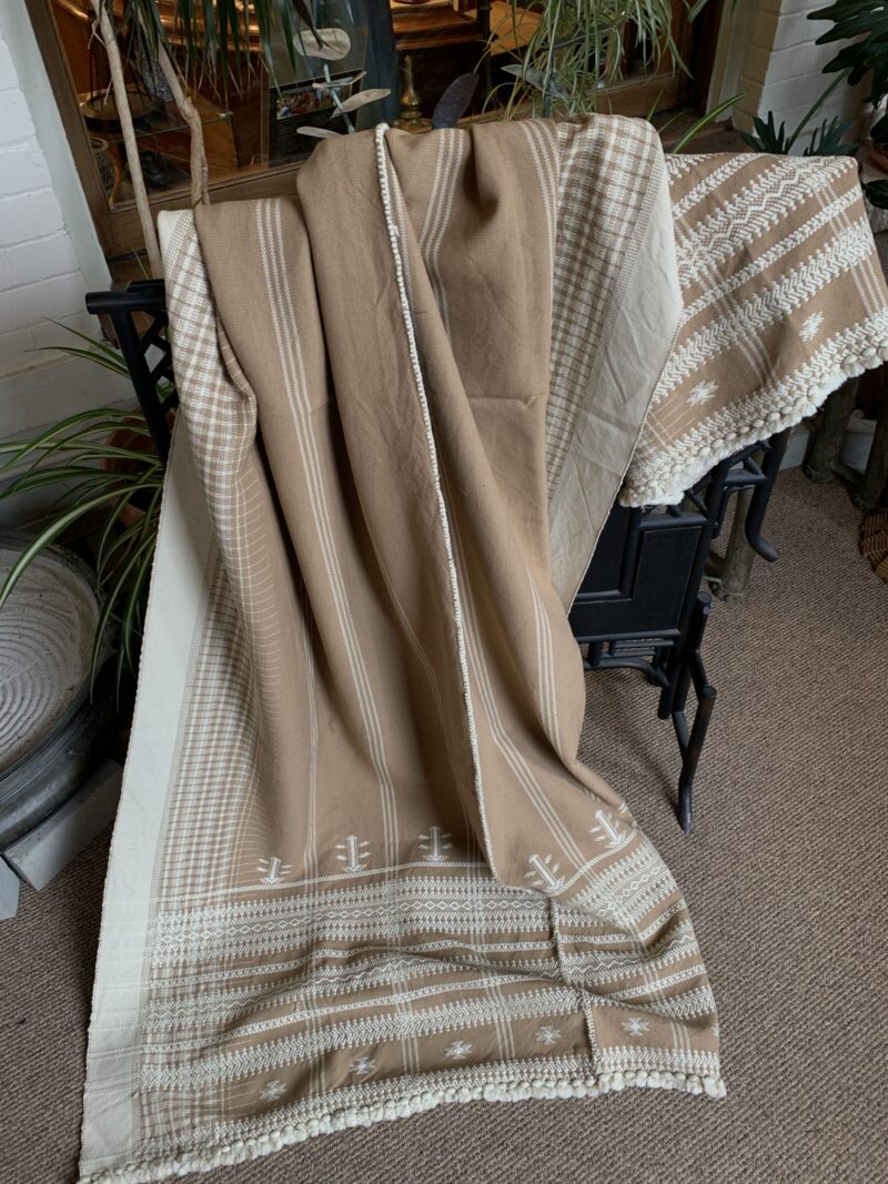 Beige and White Sacchi-vaat Jal Dhabda Blanket