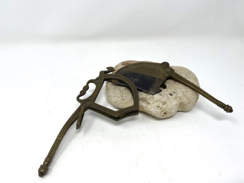 Vintage Betelnut Beautiful Cutter