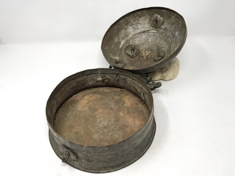 zP7KQ0L9TpG9a90UlH4ywQ_thumb_cef.jpg Large Indian Bread Box